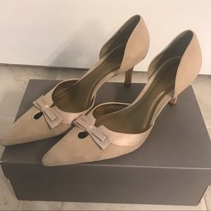 Ann Taylor Ivory Beige Pumps